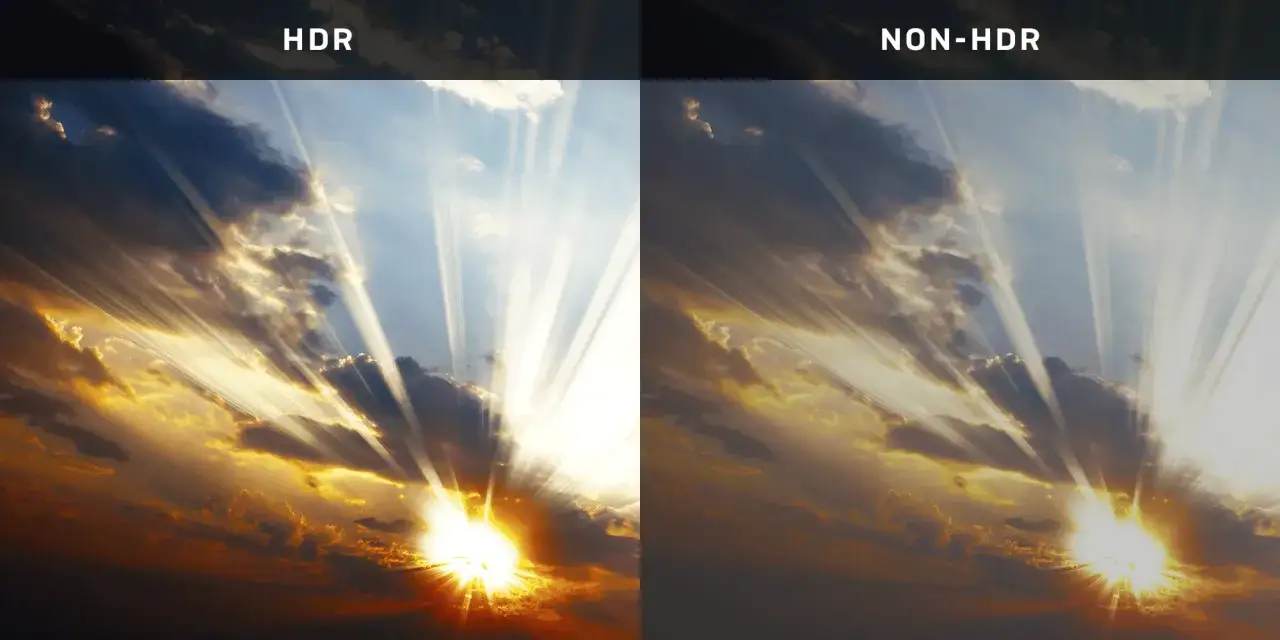 J&auml;mf&ouml;relse av HDR och icke-HDR-bilder av en solnedg&aring;ng med str&aring;lar. HDR ger mer detaljer och djup.