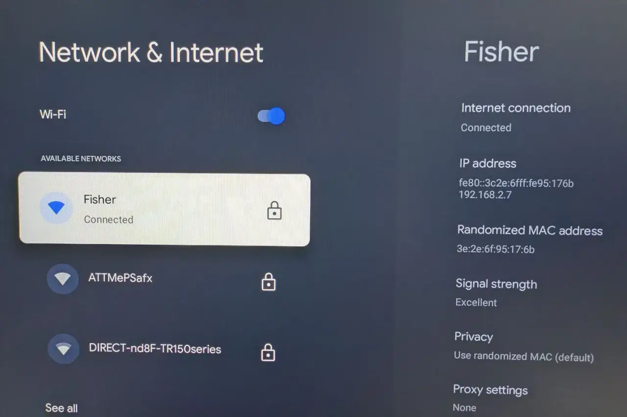 Nätverksinställningar visar att Fisher är anslutet via Wi-Fi, redo för din chromecast setup.