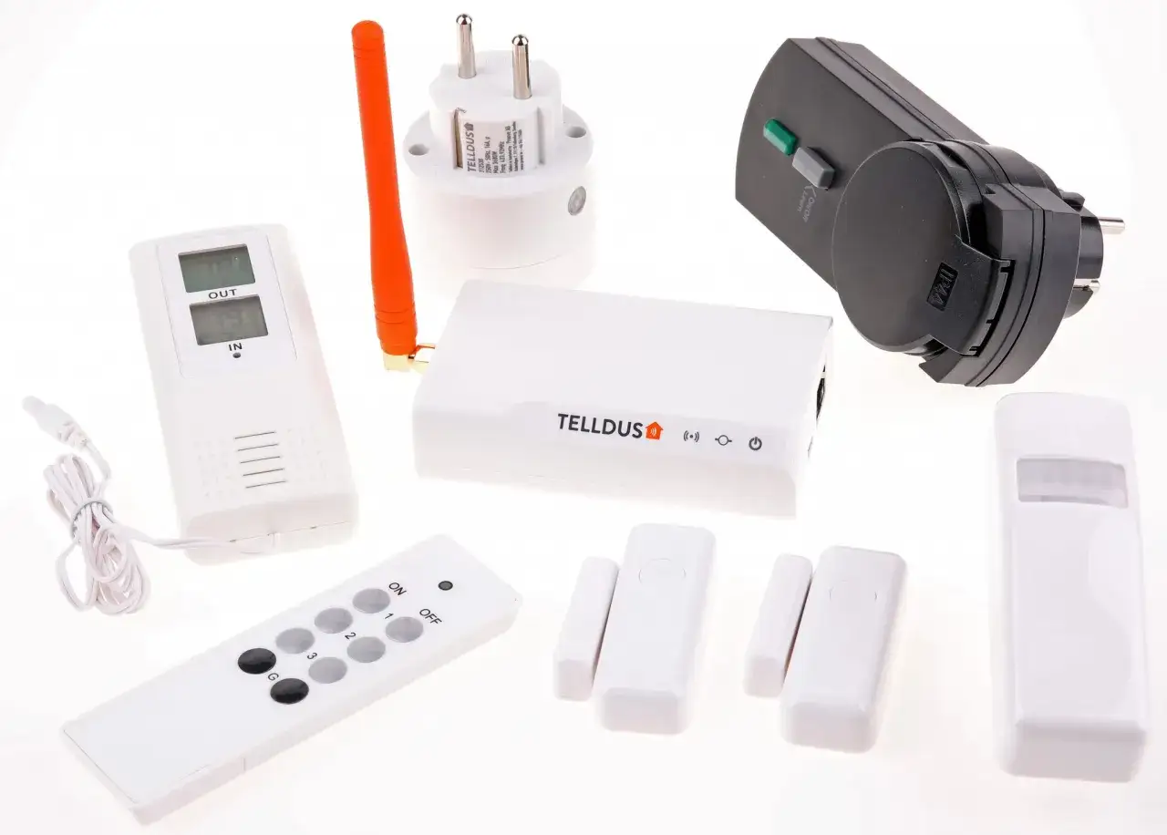TellStick, fj&auml;rrkontroll, temperatursensor, d&ouml;rrsensorer, r&ouml;relsedetektor och smarta pluggar som kommunicerar via 433 MHz.